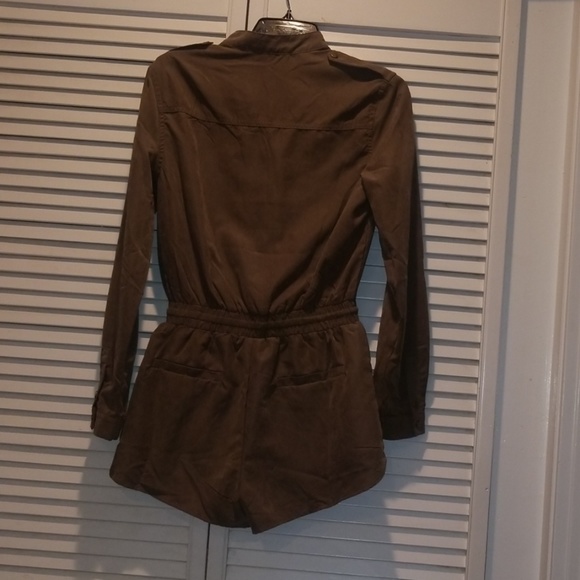 Super cute camo green romper - Picture 2 of 2